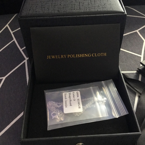 Yeetonda 1 Carat Moissanite Diamond Necklace (OFFERS WELCOME) - Picture 10 of 12